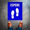 Plantilla pintar señal "espere" con pictograma pisada
