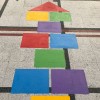 Plantilla pintar juego tradicional RAYUELA en patio colegio
