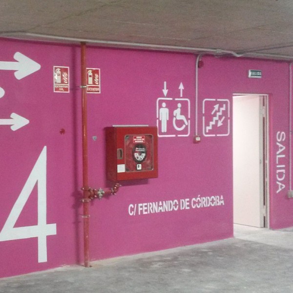Plantilla pintar señal salida de emergencia parking 